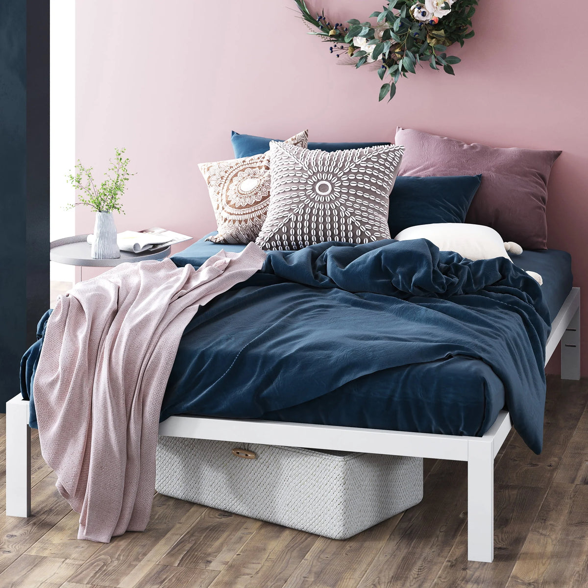 Black Metal Platform Bed Frame, Queen O494