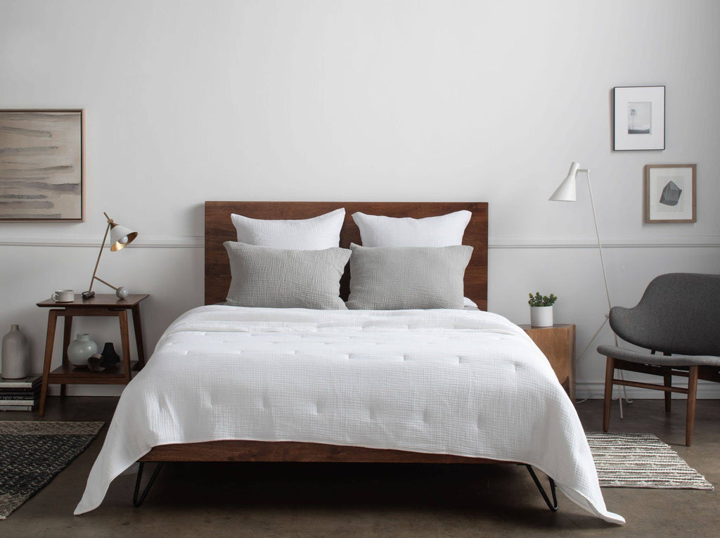 Twin/Twin XL White Cotton Quilt R423